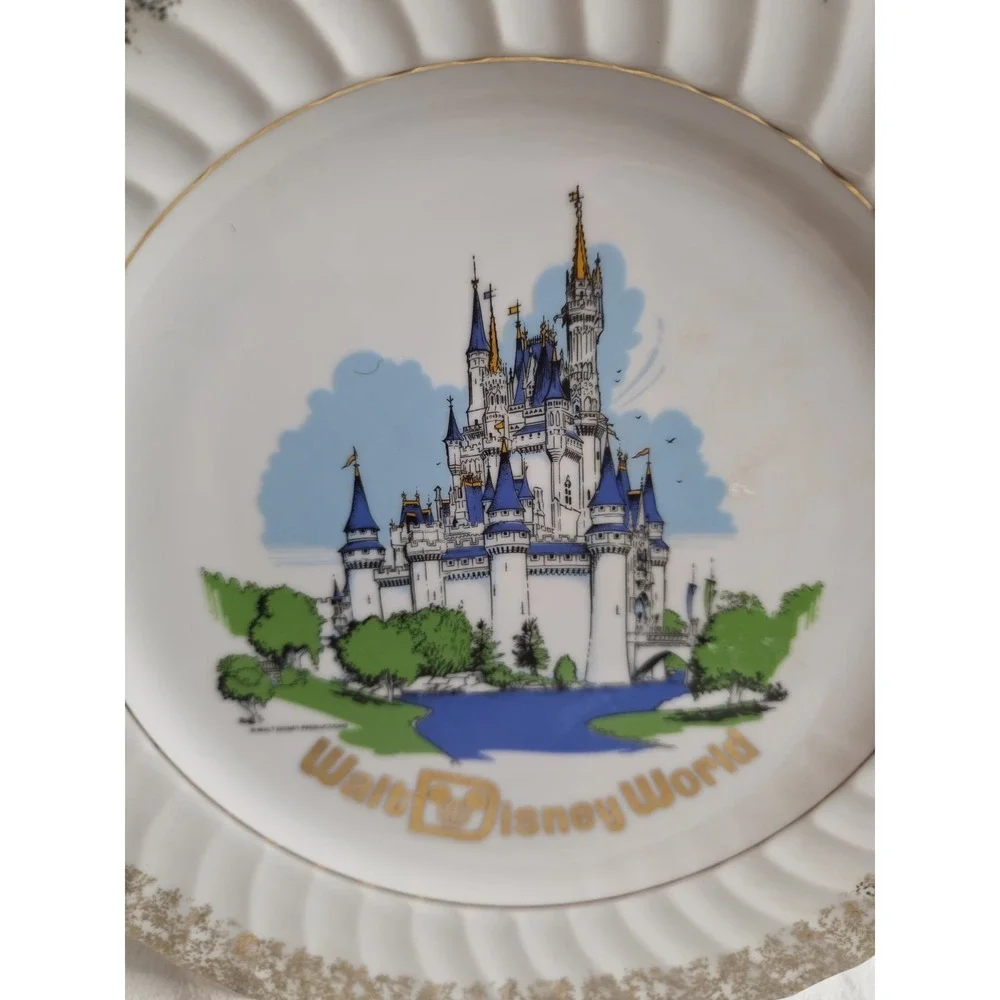 Vintage Walt Disney World Cinderella Castle Souvenir Plate‎ Scalloped Gold Rim